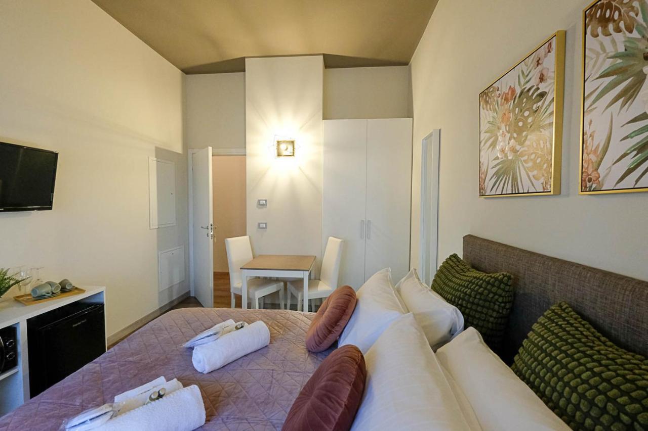 Verona Suites And Rooms ภายนอก รูปภาพ