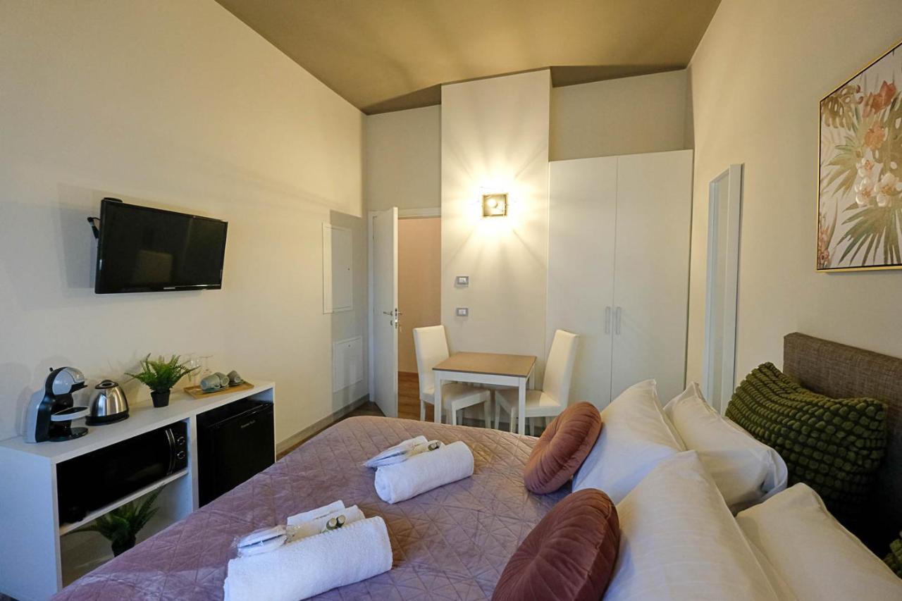 Verona Suites And Rooms ภายนอก รูปภาพ