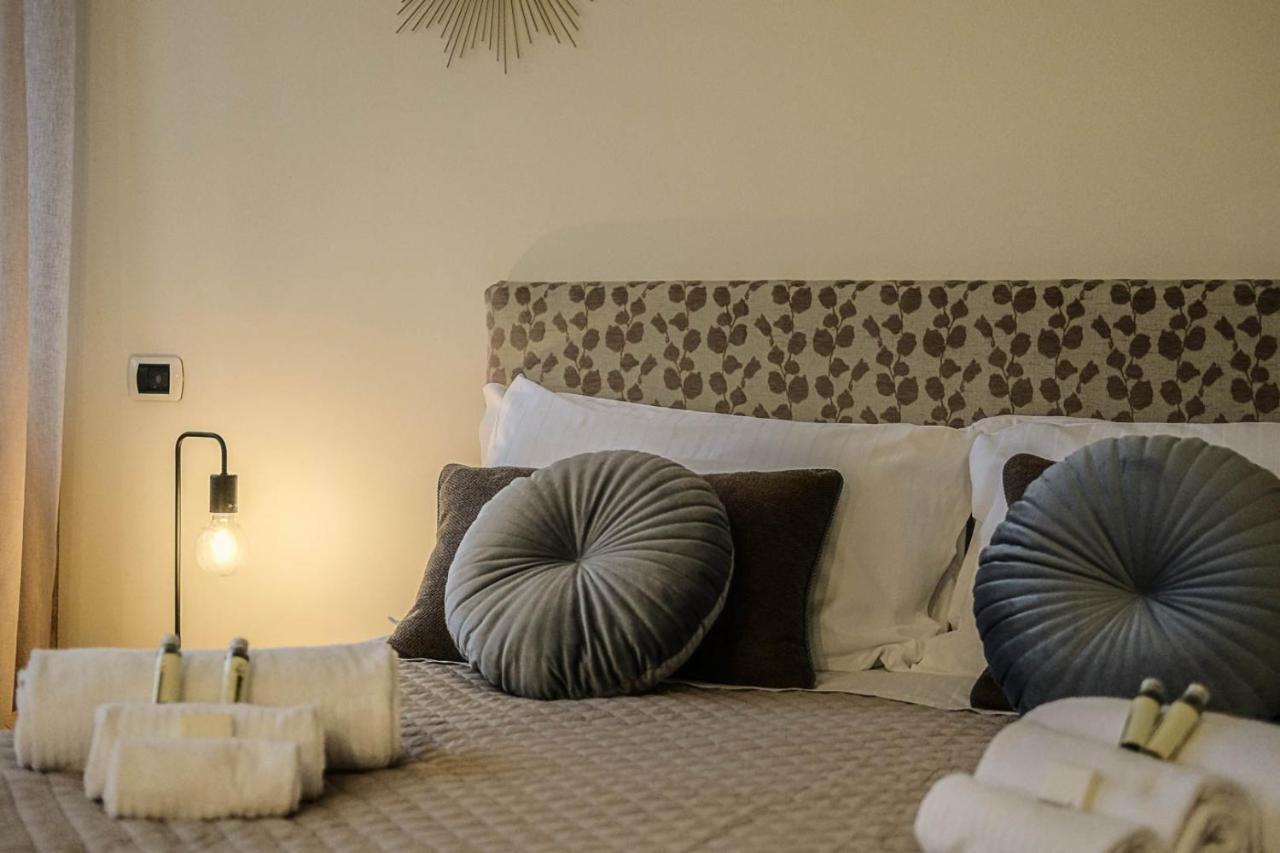 Verona Suites And Rooms ภายนอก รูปภาพ
